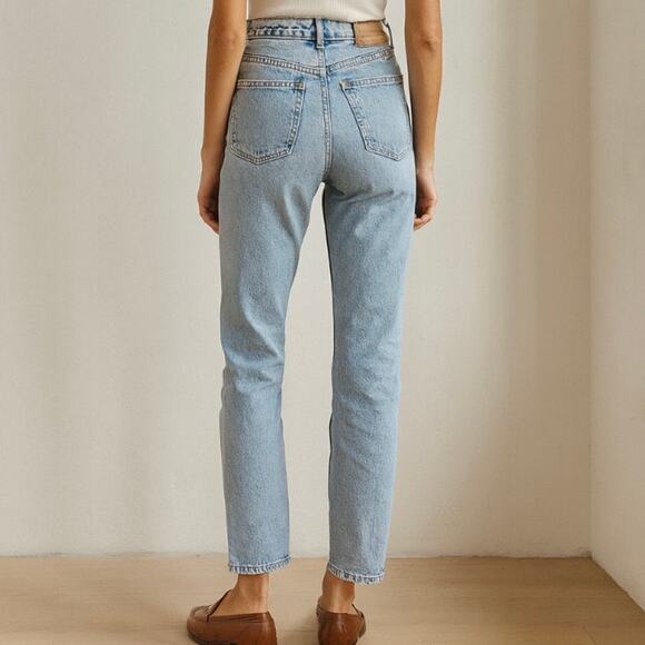 Vintage 90s Minimalist GAP High Waisted Straight Leg Faded Medium Wash Jeans - Picture 5 of 11